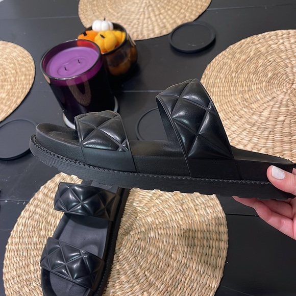 Black Small Platform Quilted Sandals - Picture 3 of 4